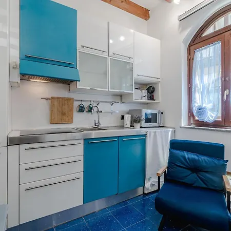 Guesthost - Cosy Terrace Flat X3 Porta Nuova