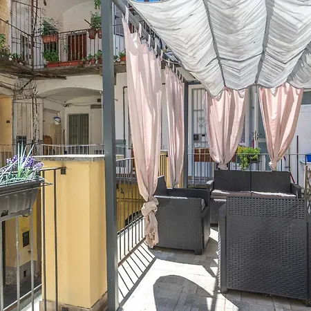 Guesthost - Cosy Terrace Flat X3 Porta Nuova *