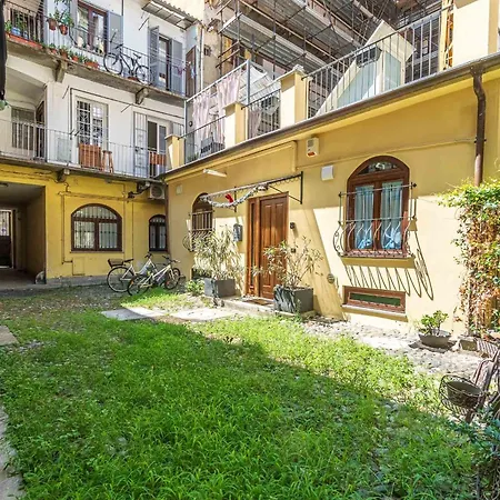 Guesthost - Cosy Terrace Flat X3 Porta Nuova Apartman *