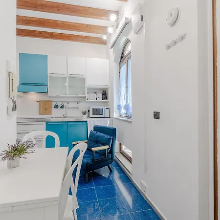 Apartman Guesthost - Cosy Terrace Flat X3 Porta Nuova Torino