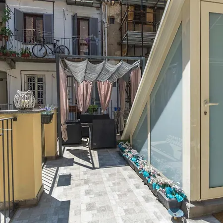 Guesthost - Cosy Terrace Flat X3 Porta Nuova