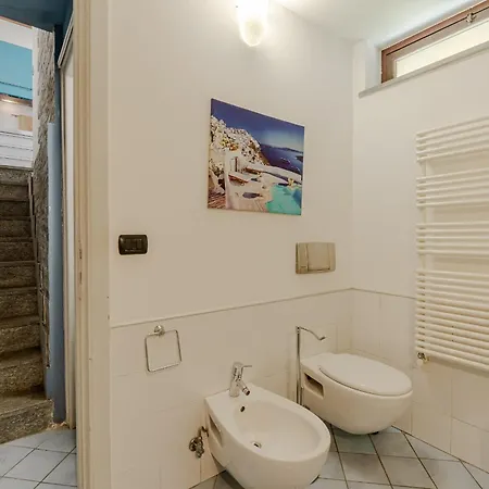 Guesthost - Cosy Terrace Flat X3 Porta Nuova Torino