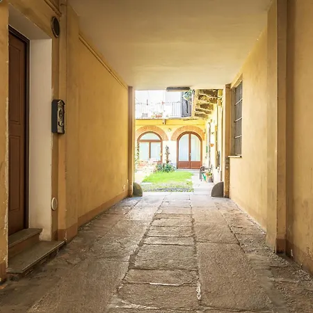 Guesthost - Cosy Terrace Flat X3 Porta Nuova Apartman *