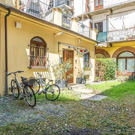 Guesthost - Cosy Terrace Flat X3 Porta Nuova Apartman Torino